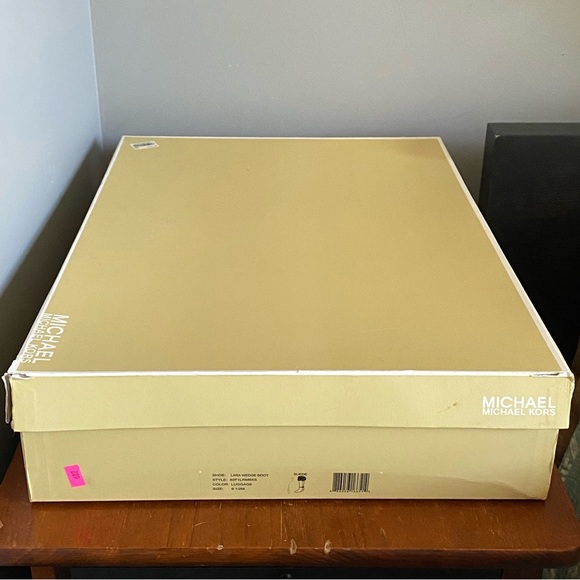 Michael Kors Suede Lara Wedge Boot 6.5M - Picture 13 of 16